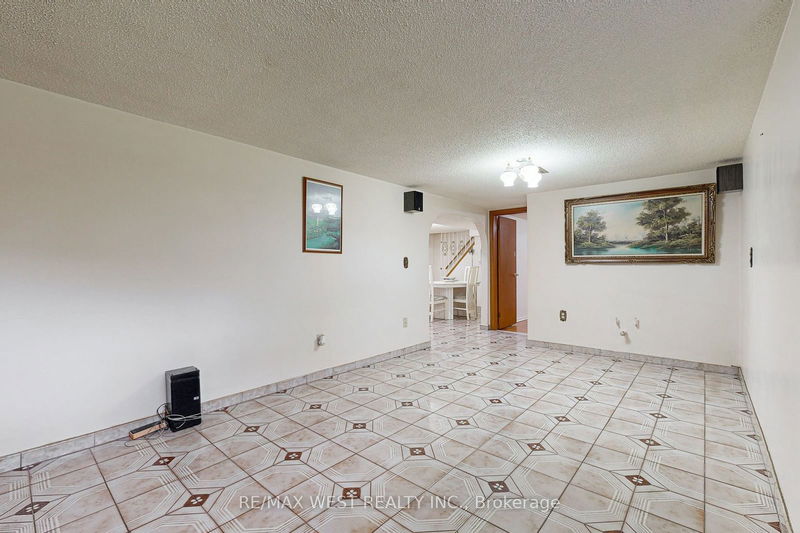 60 Parkchester Rd  Toronto, M6M 2S2 | Image 29