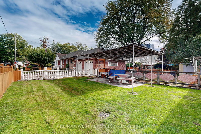 60 Parkchester Rd  Toronto, M6M 2S2 | Image 35