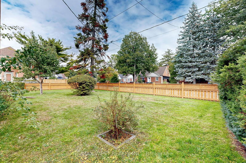 60 Parkchester Rd  Toronto, M6M 2S2 | Image 36