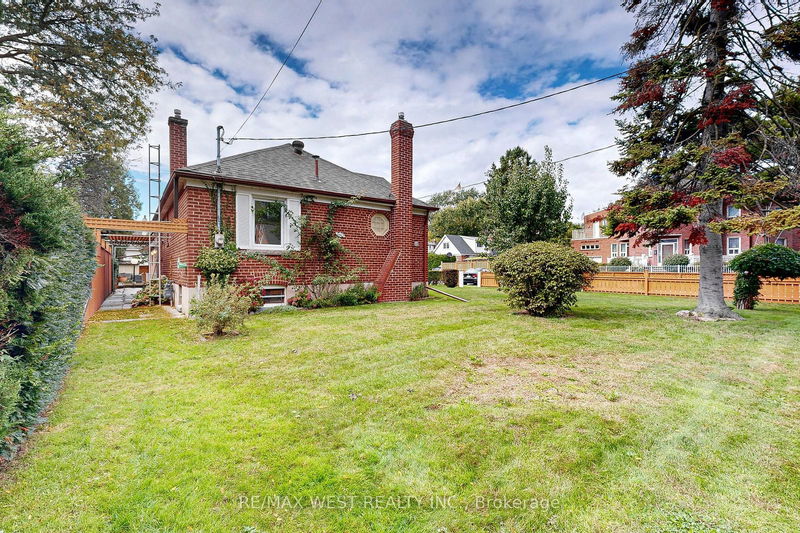 60 Parkchester Rd  Toronto, M6M 2S2 | Image 37