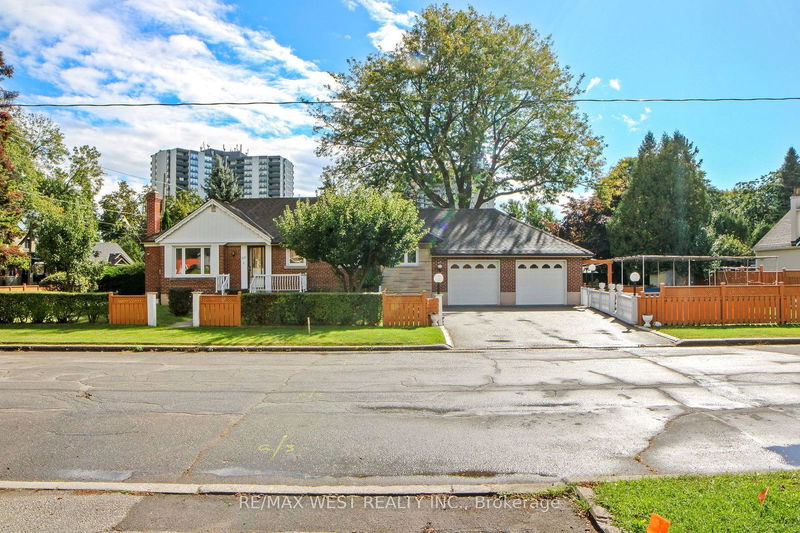 60 Parkchester Rd  Toronto, M6M 2S2 | Image 5