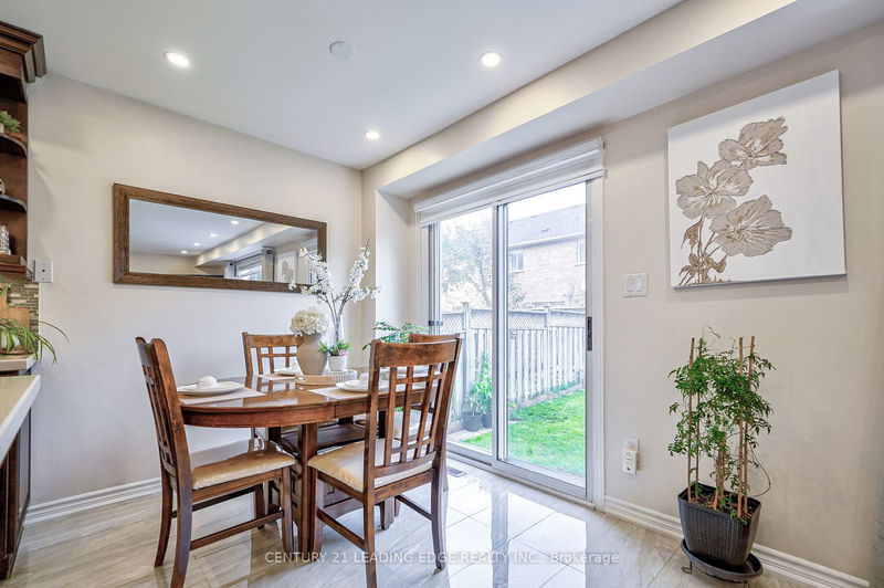 3263 Camberwell Dr  Mississauga, L5M 6T2 | Image 13