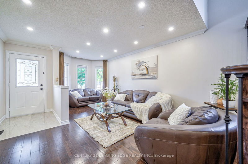 3263 Camberwell Dr  Mississauga, L5M 6T2 | Image 2