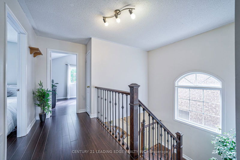 3263 Camberwell Dr  Mississauga, L5M 6T2 | Image 25