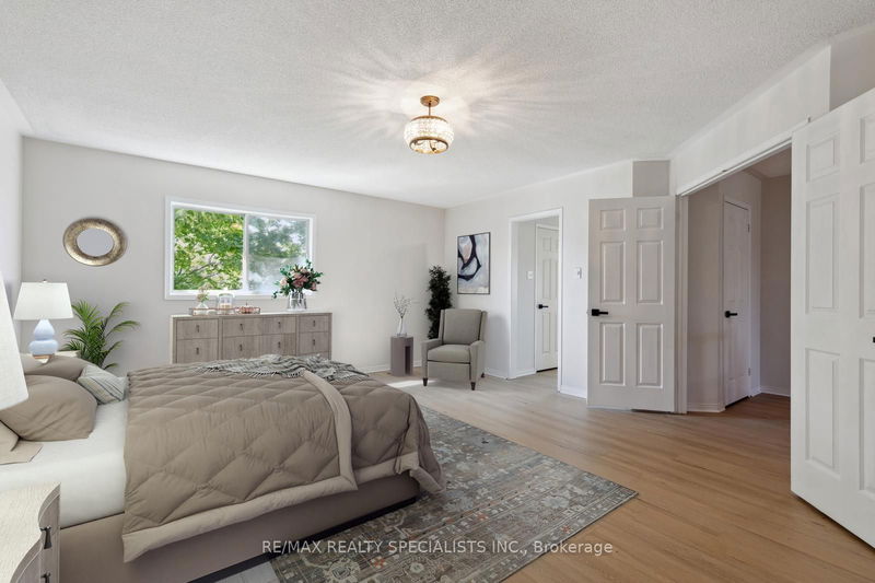 3251 Bloomfield Dr  Mississauga, L5N 6X8 | Image 15