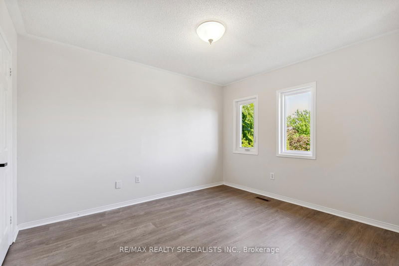 3251 Bloomfield Dr  Mississauga, L5N 6X8 | Image 19