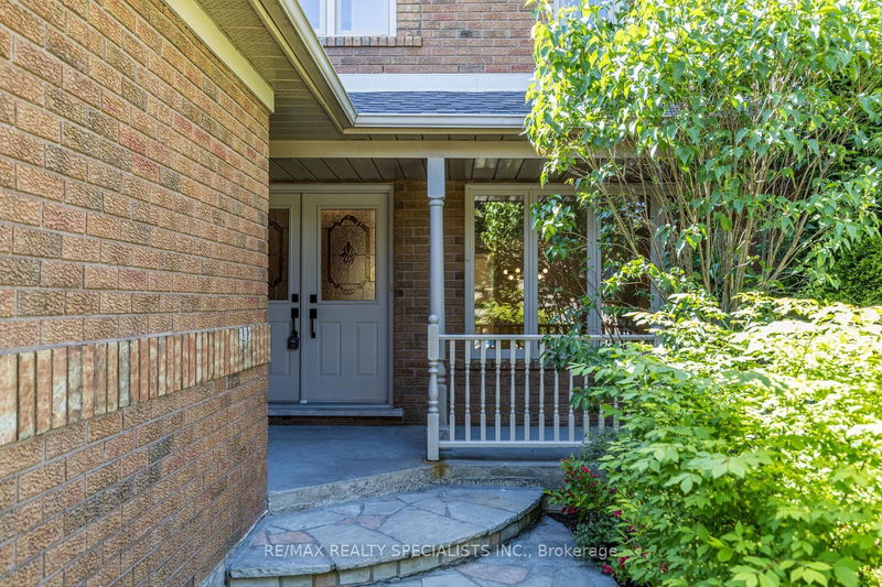 3251 Bloomfield Dr  Mississauga, L5N 6X8 | Image 2