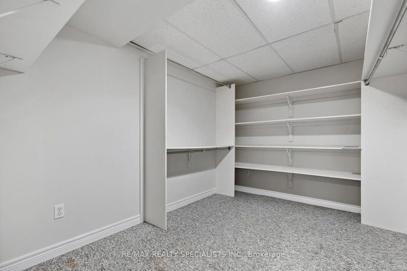 3251 Bloomfield Dr  Mississauga, L5N 6X8 | Image 24