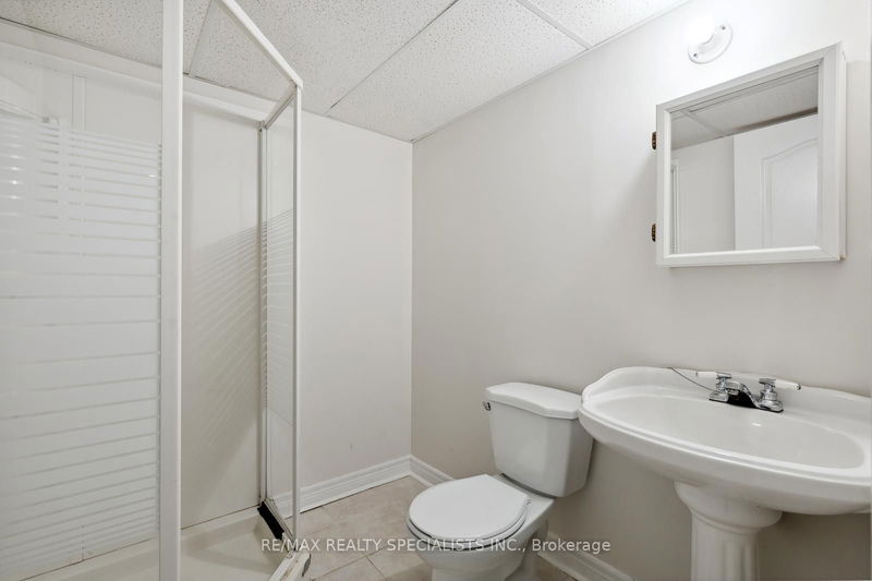 3251 Bloomfield Dr  Mississauga, L5N 6X8 | Image 26