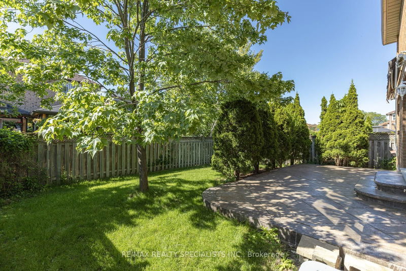 3251 Bloomfield Dr  Mississauga, L5N 6X8 | Image 28