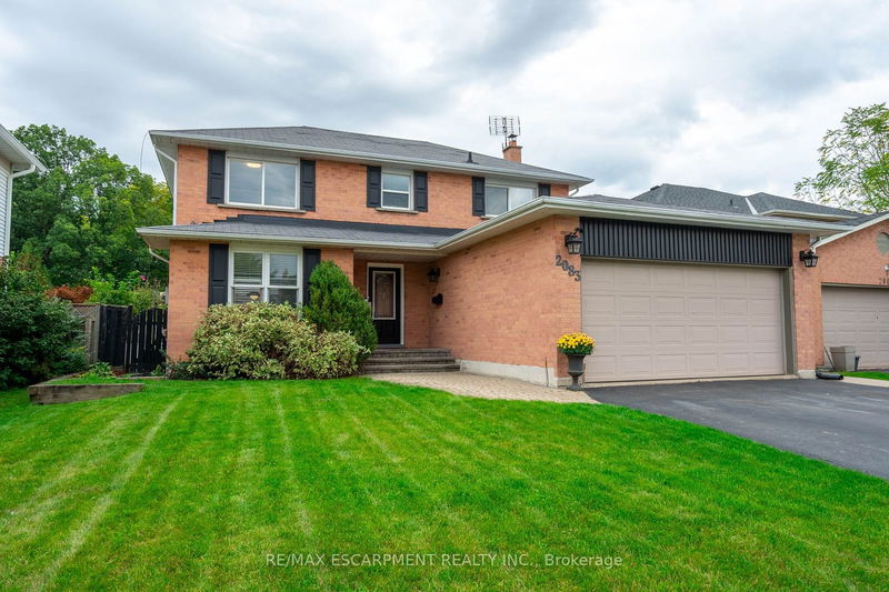 2083 Edgebank Crt  Burlington, L7M 2S8 | Image 1