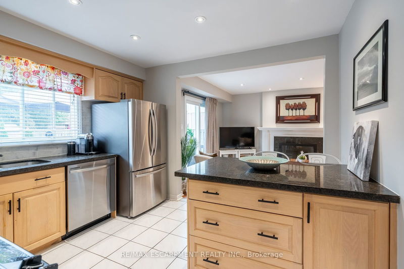 2083 Edgebank Crt  Burlington, L7M 2S8 | Image 10