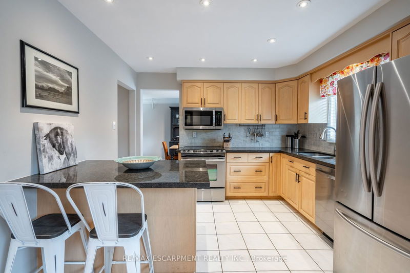 2083 Edgebank Crt  Burlington, L7M 2S8 | Image 11