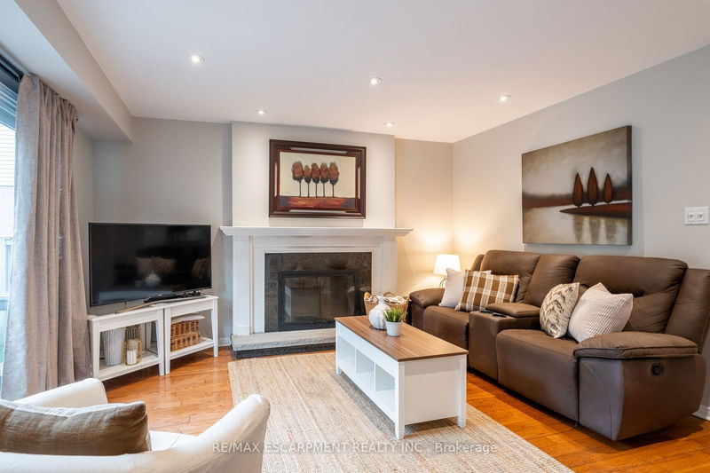 2083 Edgebank Crt  Burlington, L7M 2S8 | Image 12