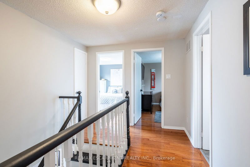 2083 Edgebank Crt  Burlington, L7M 2S8 | Image 15