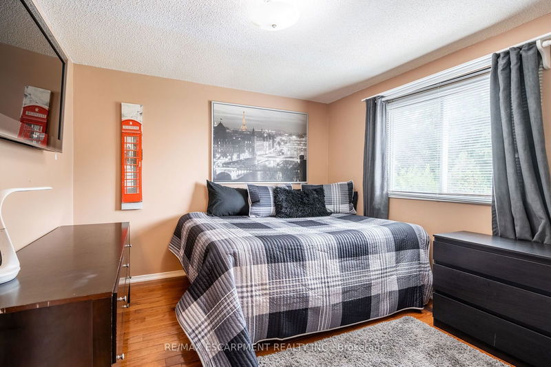 2083 Edgebank Crt  Burlington, L7M 2S8 | Image 17