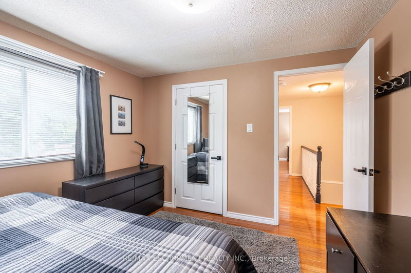 2083 Edgebank Crt  Burlington, L7M 2S8 | Image 18