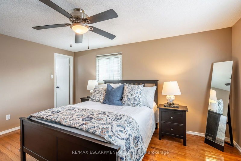 2083 Edgebank Crt  Burlington, L7M 2S8 | Image 21