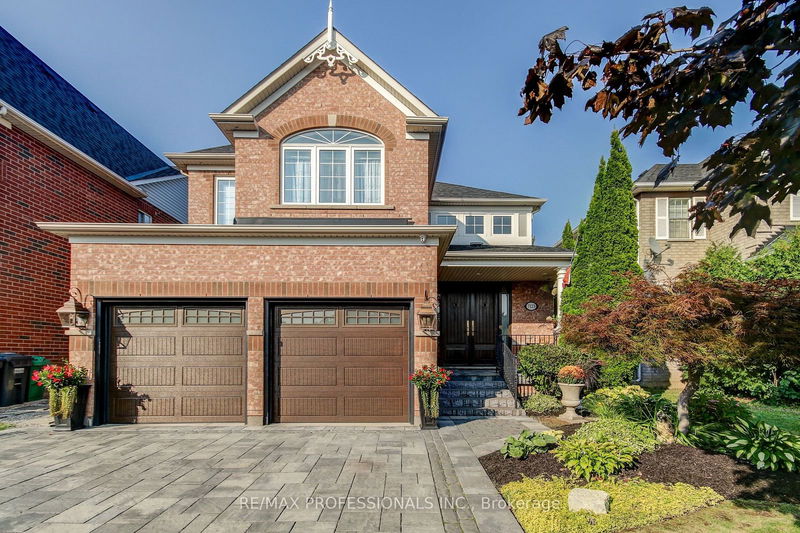 7123 Appletree Lane  Mississauga, L5W 1W5 | Image 1