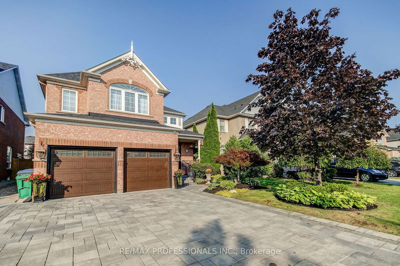 7123 Appletree Lane  Mississauga, L5W 1W5 | Image 2