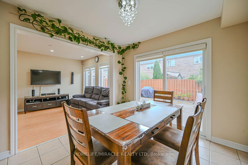 15 Fairwood Circ  Brampton, L6R 0X6 | Image 10