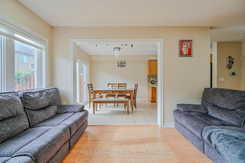 15 Fairwood Circ  Brampton, L6R 0X6 | Image 13