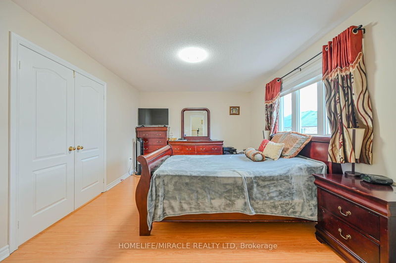 15 Fairwood Circ  Brampton, L6R 0X6 | Image 19