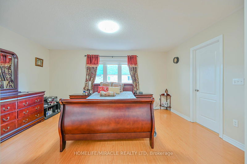 15 Fairwood Circ  Brampton, L6R 0X6 | Image 20