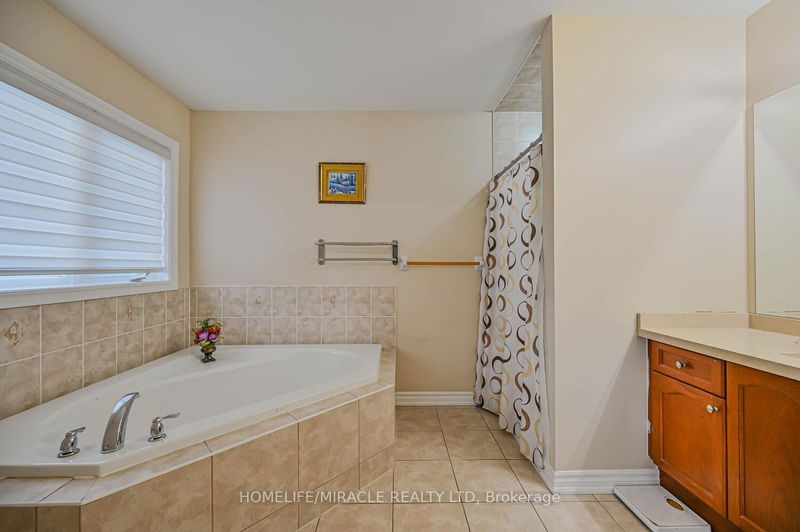 15 Fairwood Circ  Brampton, L6R 0X6 | Image 21