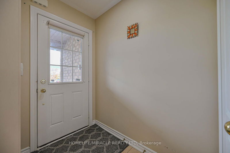 15 Fairwood Circ  Brampton, L6R 0X6 | Image 3