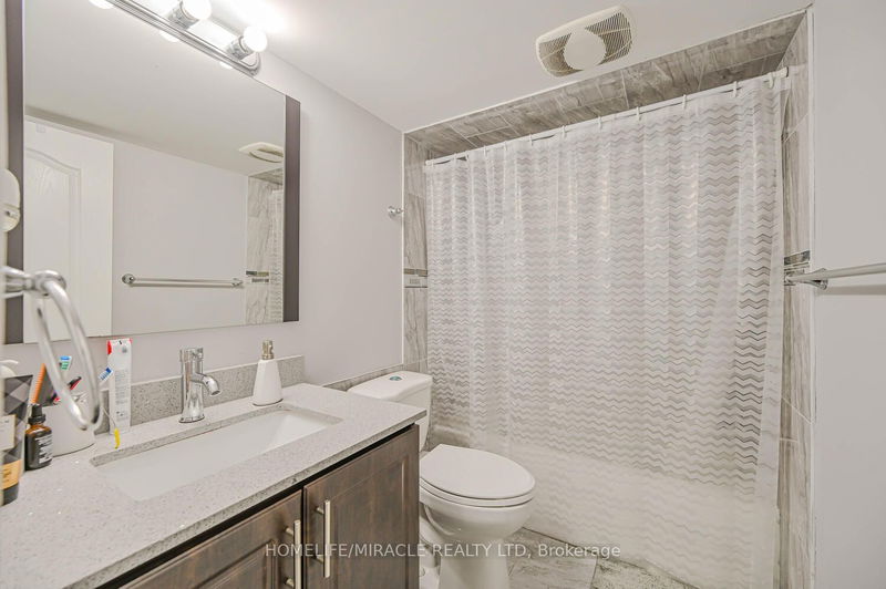 15 Fairwood Circ  Brampton, L6R 0X6 | Image 37