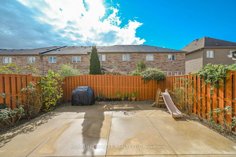 15 Fairwood Circ  Brampton, L6R 0X6 | Image 39