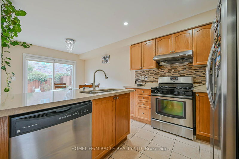 15 Fairwood Circ  Brampton, L6R 0X6 | Image 6