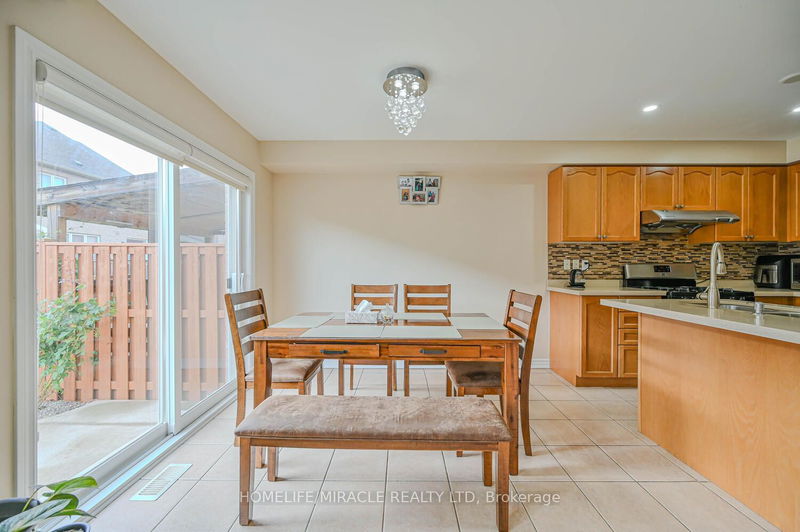 15 Fairwood Circ  Brampton, L6R 0X6 | Image 9