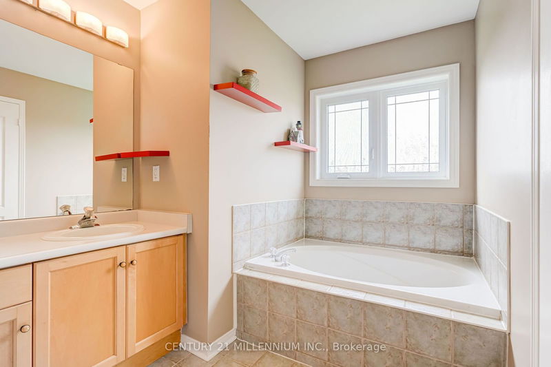 7239 Dishley Crt  Mississauga, L5N 7X3 | Image 19