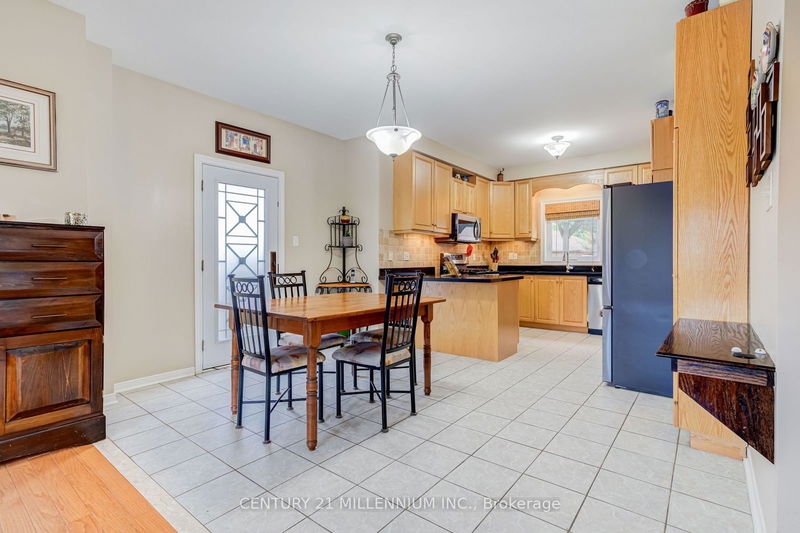 7239 Dishley Crt  Mississauga, L5N 7X3 | Image 8