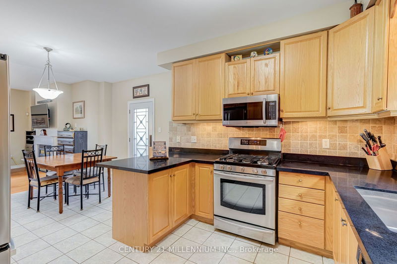 7239 Dishley Crt  Mississauga, L5N 7X3 | Image 9