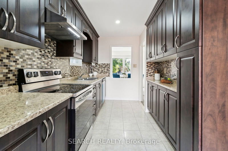 62 Stoneledge Circ  Brampton, L6R 1J7 | Image 10