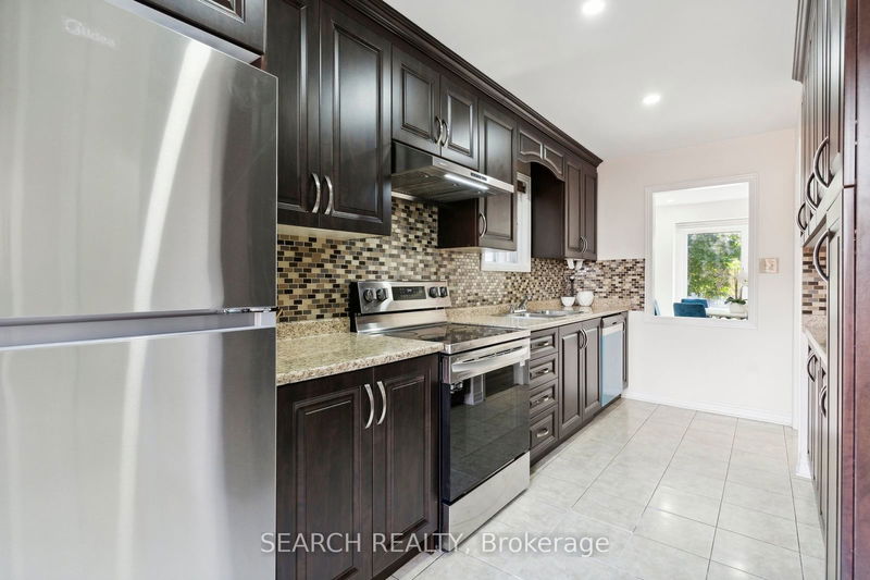 62 Stoneledge Circ  Brampton, L6R 1J7 | Image 12