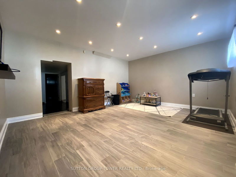 84 Belgravia Ave  Toronto, M6E 2M5 | Image 13