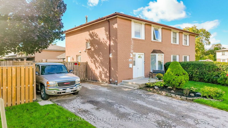 104 Dorchester Dr  Brampton, L6T 3E7 | Image 1