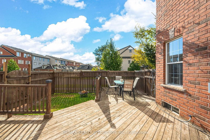 202 Littlewood Dr  Oakville, L6H 6T6 | Image 36