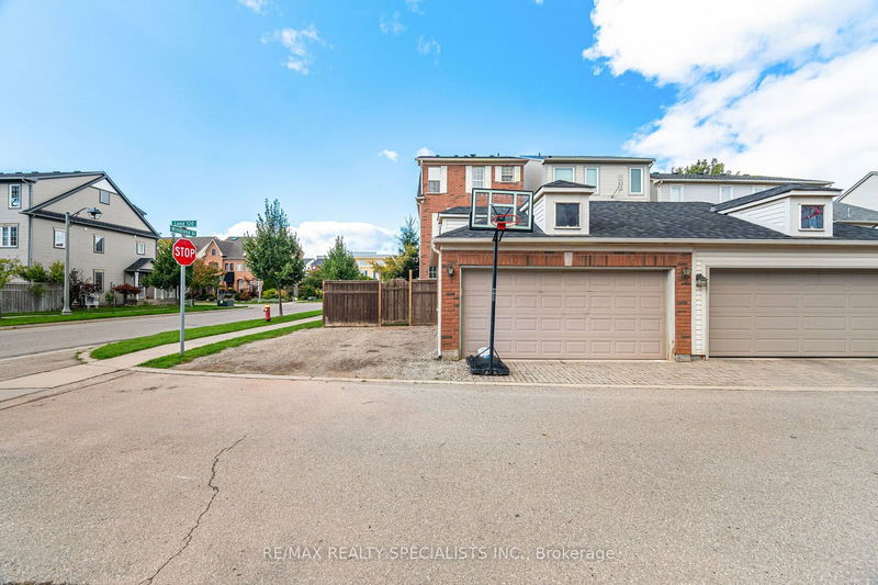 202 Littlewood Dr  Oakville, L6H 6T6 | Image 40