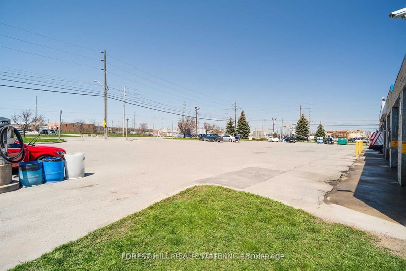 2524 Royal Windsor Dr, Oakville, L5J 1K7 | Image 3