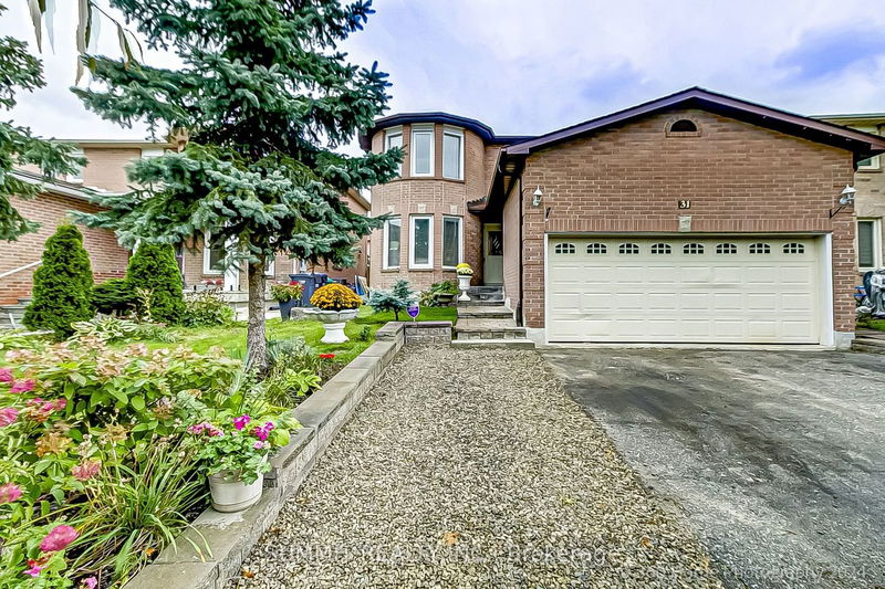 31 Castlehill Rd  Brampton, L6X 4E3 | Image 1