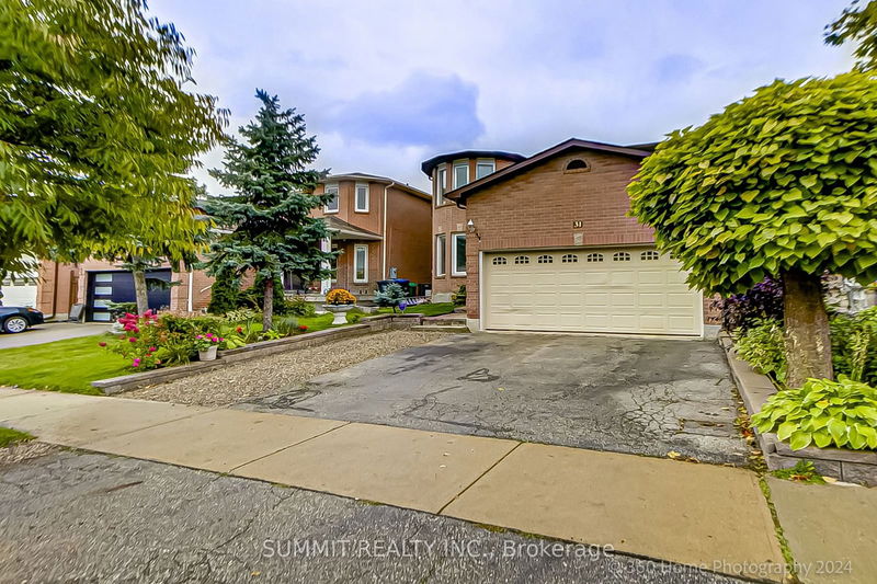 31 Castlehill Rd  Brampton, L6X 4E3 | Image 2