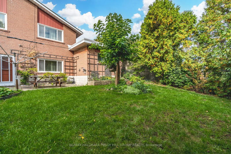 26 Azalea Crt  Toronto, M9M 1V1 | Image 16