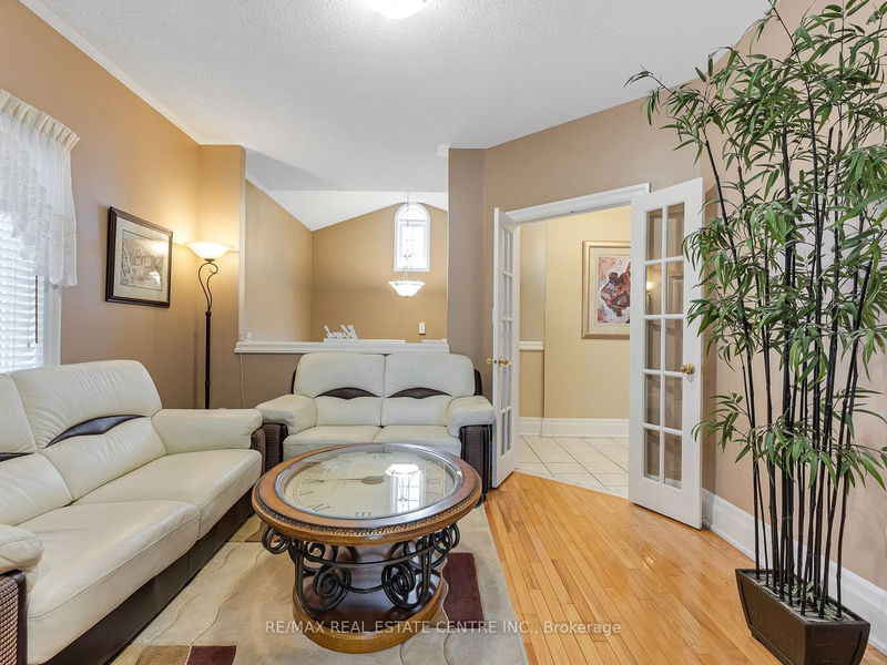 73 Baybrook Rd  Brampton, L7A 1L4 | Image 6