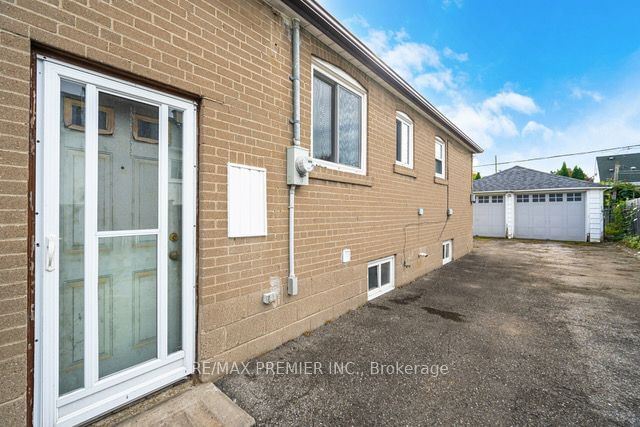 11 Densmore Ave  Toronto, M9W 1V3 | Image 32