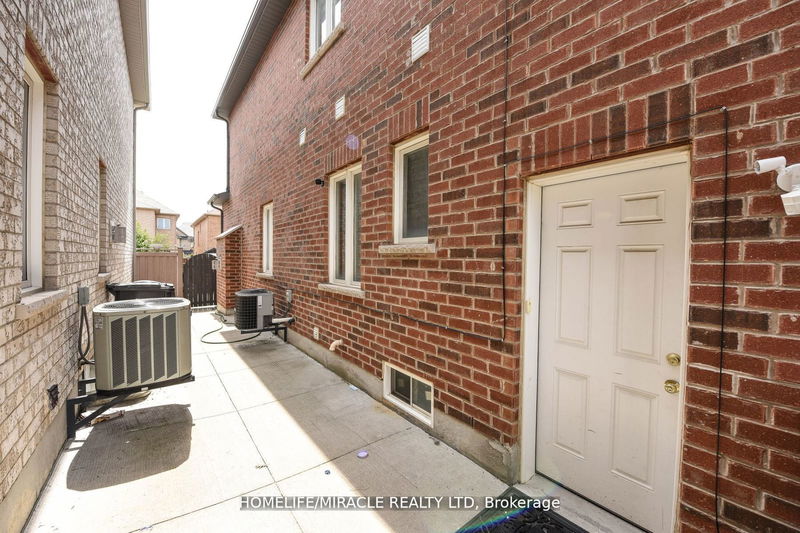 22 Long Branch Tr  Brampton, L6P 3V4 | Image 4